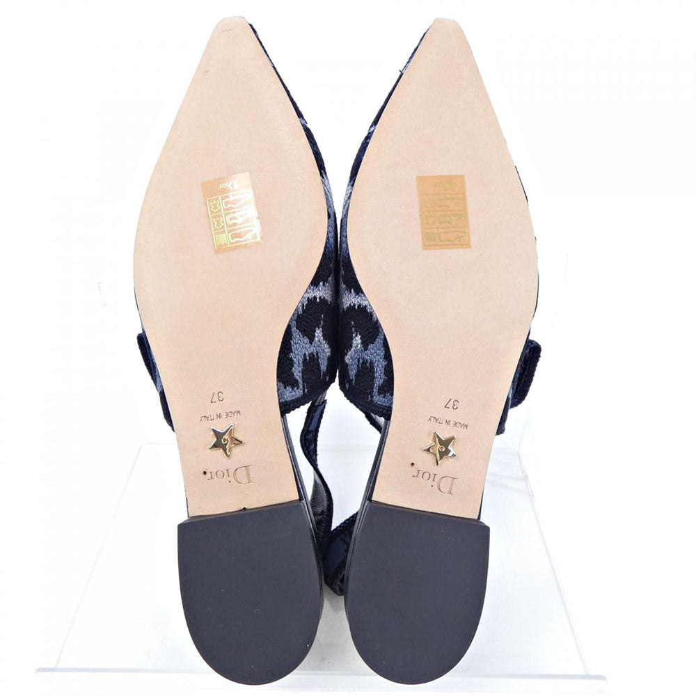 []Sandals