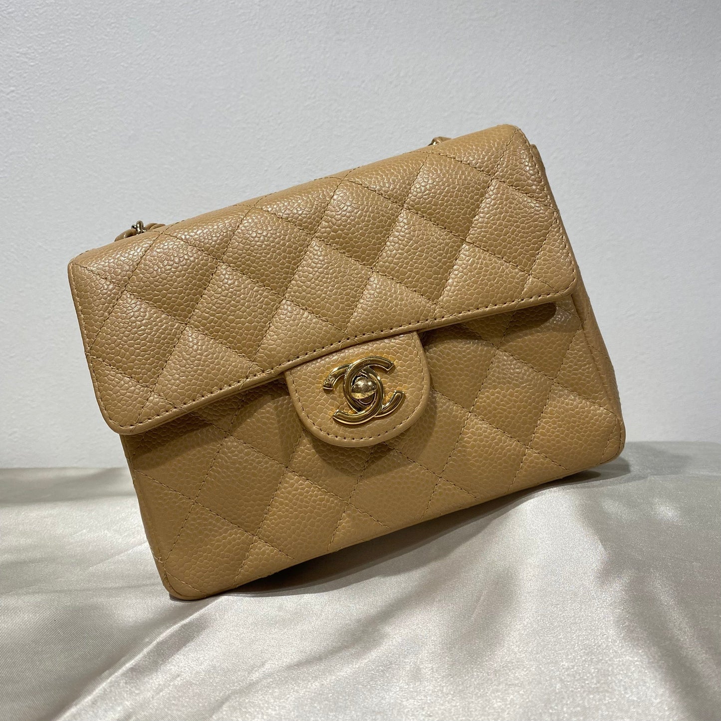 CHANEL VINTAGE MINI SQUARE 17 BEIGE CAVIAR SKIN 90210992