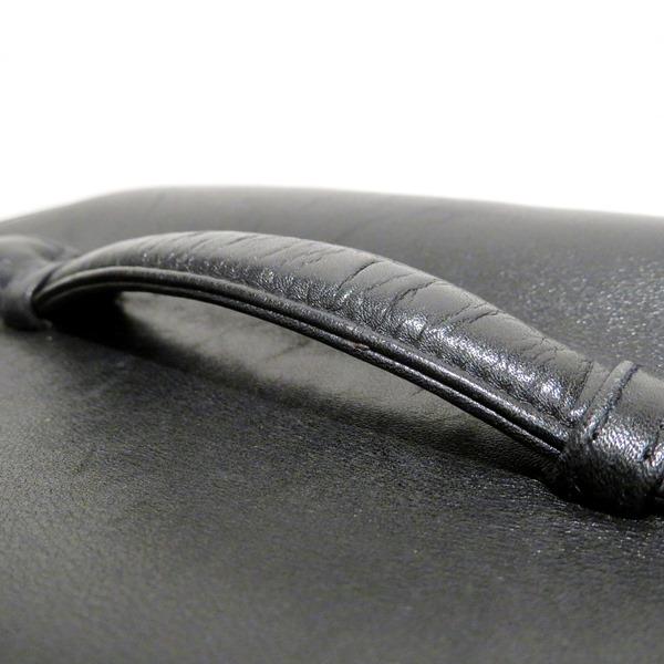 Chanel CC Vanity Cosmetic Bag  Leather Vanity Bag in Good condition