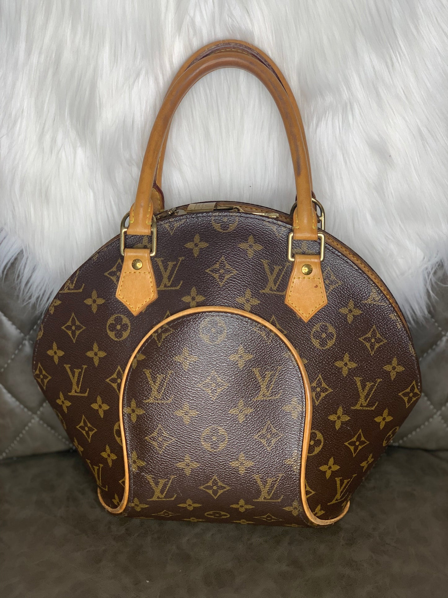 Louis Vuitton Monogram Ellipse